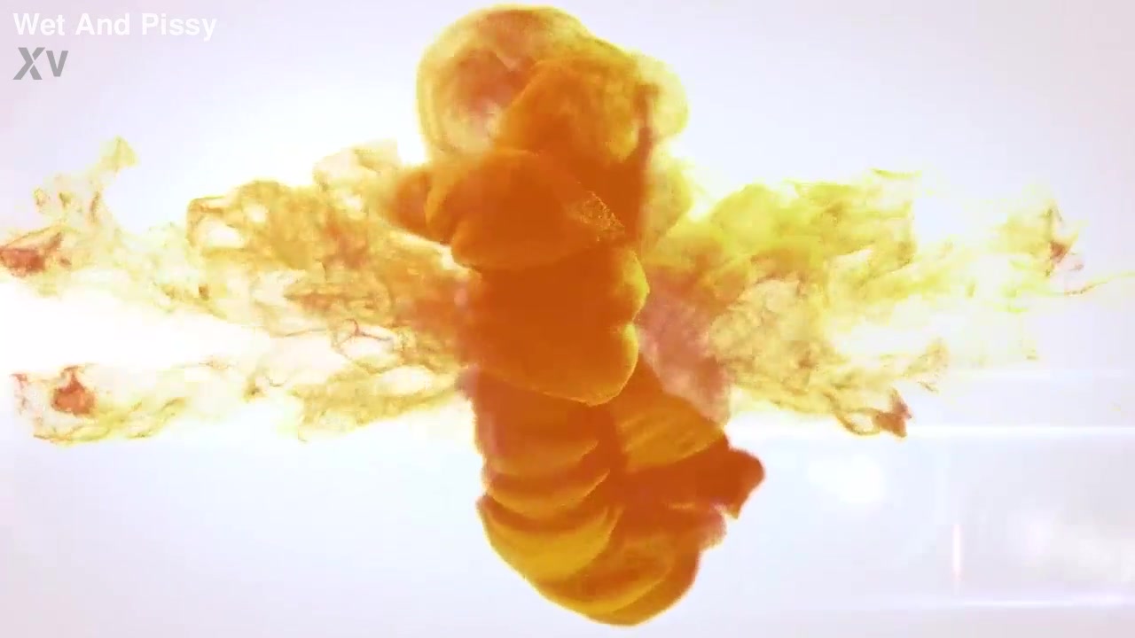 Sexy Slim Babe Soaks Her Panties!