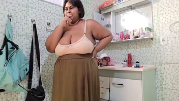 Stepmom Gets a MASSIVE FACIAL from Stepson!