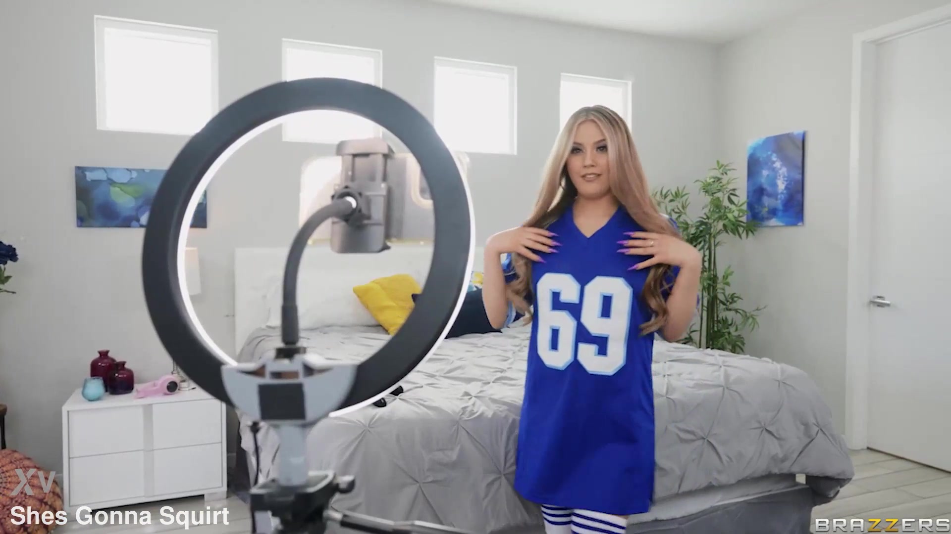 Lucy Doll's Squirting Show - Brazzers Exclusive!