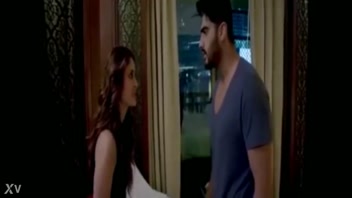 Kareena & Arjun's Sizzling Hot Moments in KI & KA!