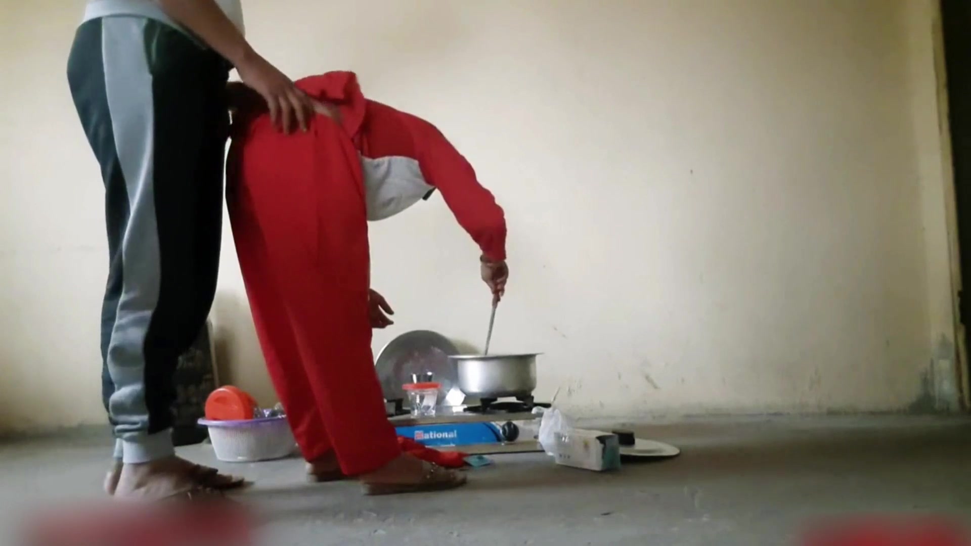 Hot Indian Stepsister Kitchen Encounter!