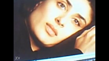 Kareena Kapoor's Hot Cum Moment!